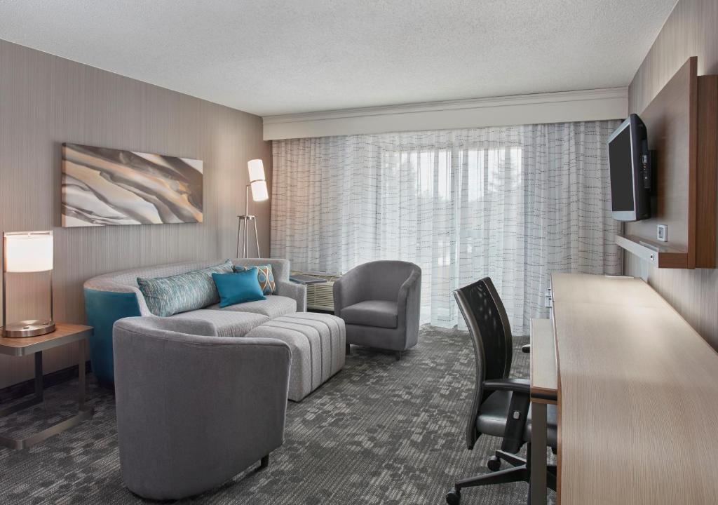 Courtyard by Marriott Detroit Pontiac/Auburn Hills - image 5