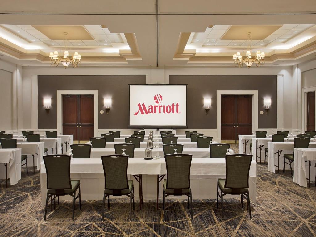 Auburn Hills Marriott Pontiac - image 6