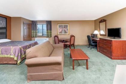 Super 8 by Wyndham Poplar Bluff Missouri - image 11