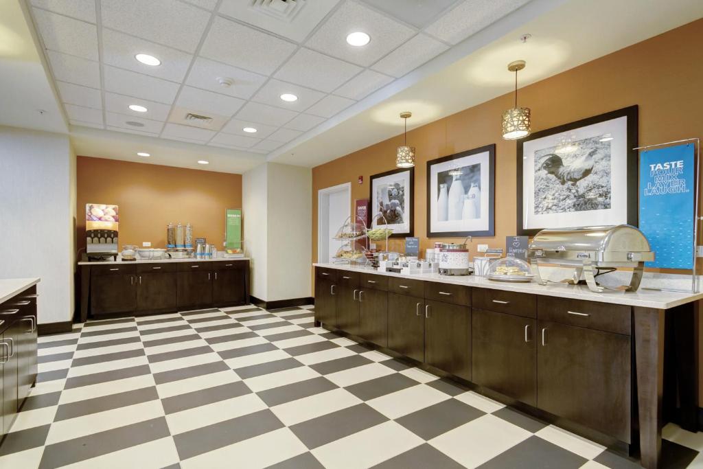 Hampton Inn Poplar Bluff - image 5