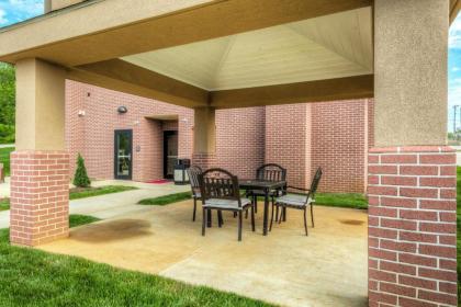 Hampton Inn Poplar Bluff - image 8