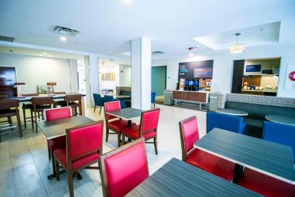 Holiday Inn Express Hotel & Suites Baton Rouge -Port Allen an IHG Hotel - image 6