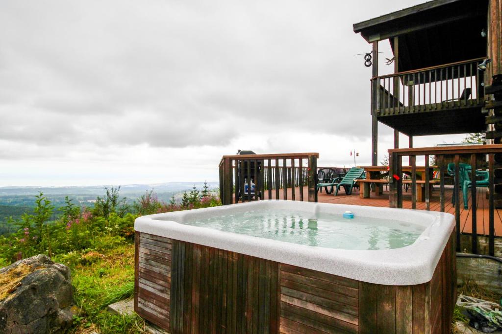 Port Angeles Blue Mountain Lodge with Bunkhouse - main image