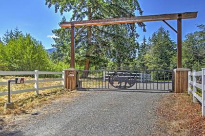 Right Arm Ranch Family Cabin in Port Angeles! - image 2