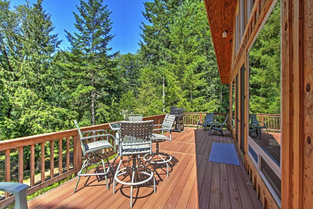 Right Arm Ranch Family Cabin in Port Angeles! - image 3