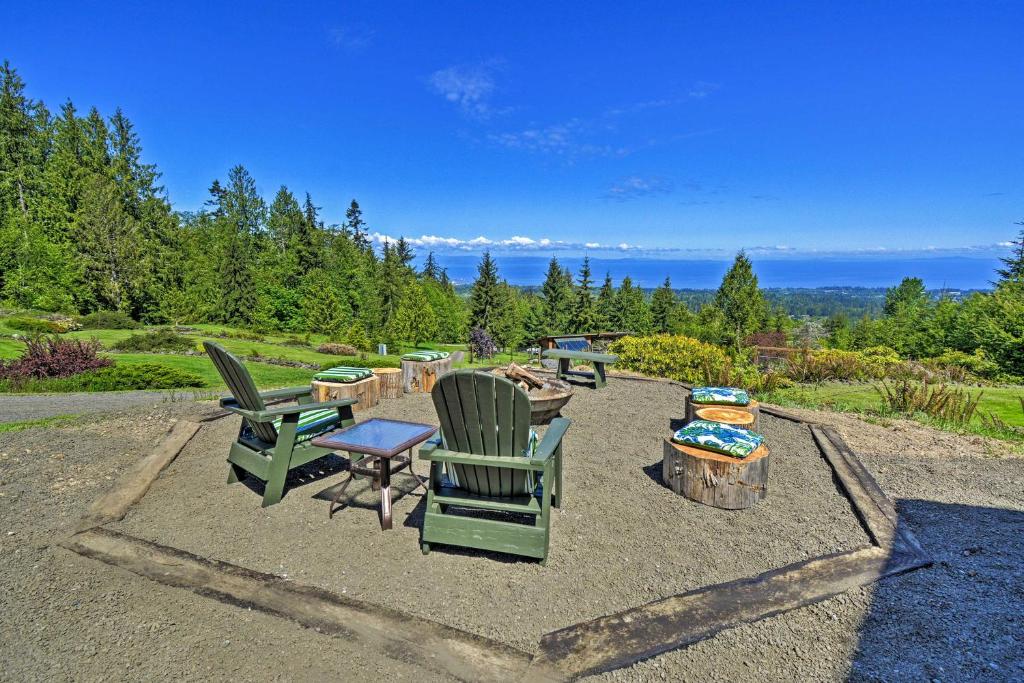 Picturesque Port Angeles Cabin with Fire Pit! - main image