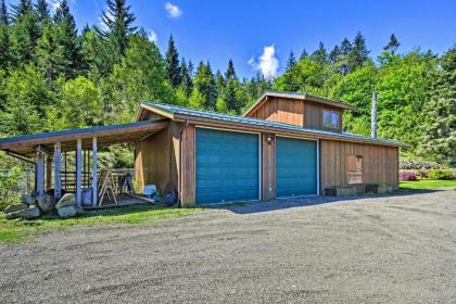 Picturesque Port Angeles Cabin with Fire Pit! - image 2