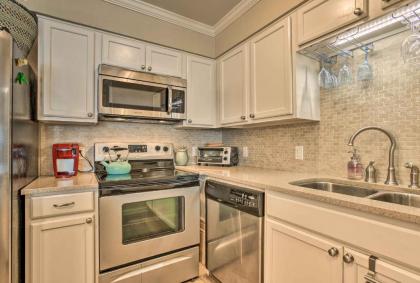 Port Aransas Condo w/ Pool Access – Walk to Beach! - image 2