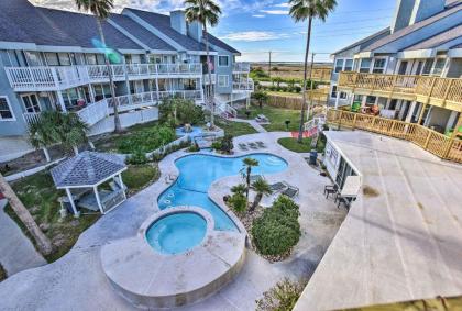 Port Aransas Condo w/ Pool Access – Walk to Beach! - image 4