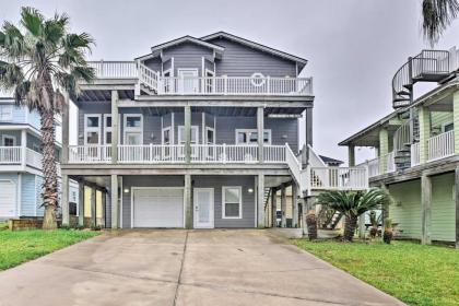 Port Aransas Home with Pool   Walk to Sandpoint Beach