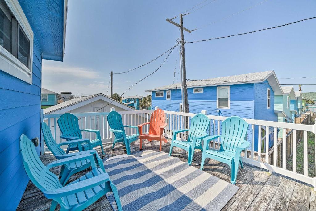 Beach House with Outdoor Shower and Rooftop Deck! - image 4