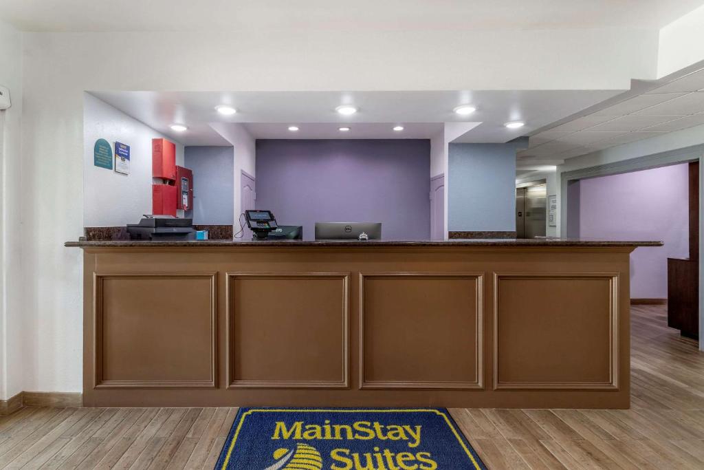 MainStay Suites - image 4