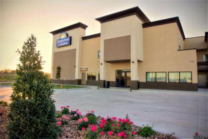 Days Inn & Suites by Wyndham Port Arthur - image 9