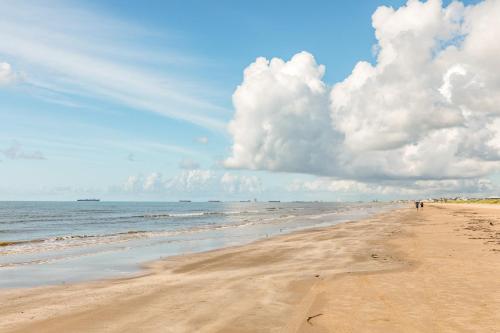 My Favorite Beach House - image 4