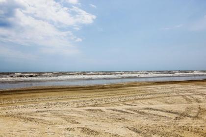 Texas Beach House with Views Ferry to Galveston! - image 3