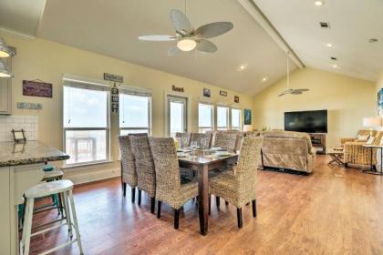 Beachfront Crystal Beach Home with Deck and Patio - image 10