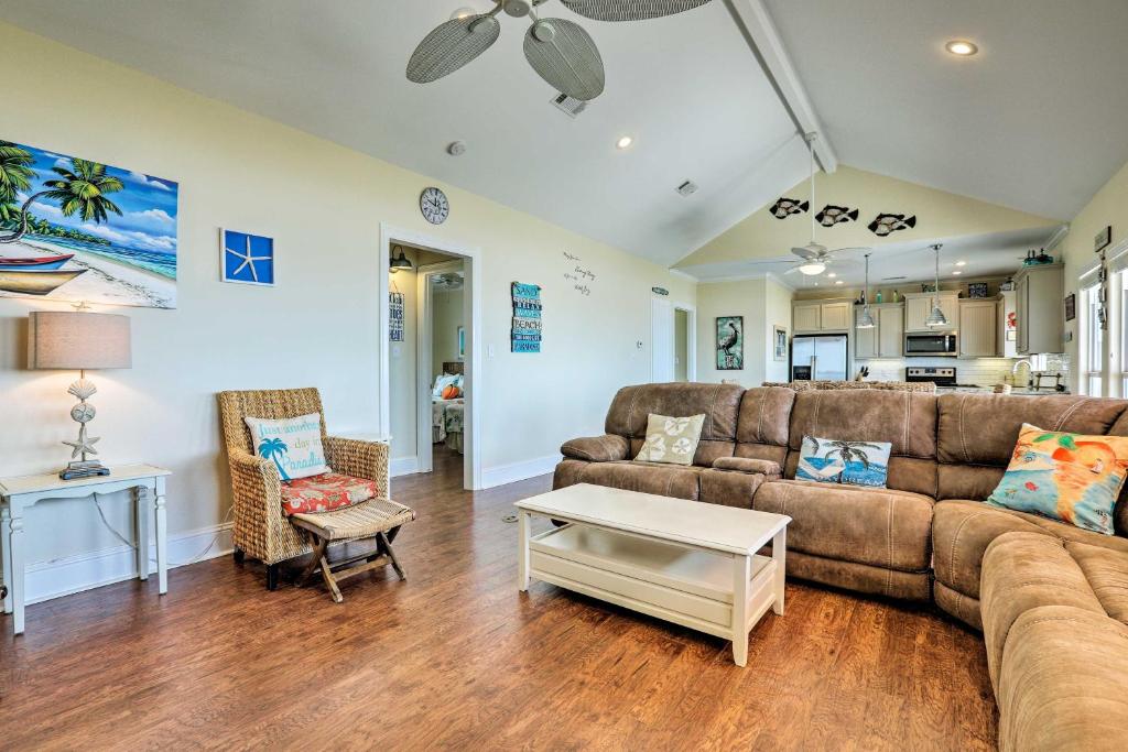 Beachfront Crystal Beach Home with Deck and Patio - image 4