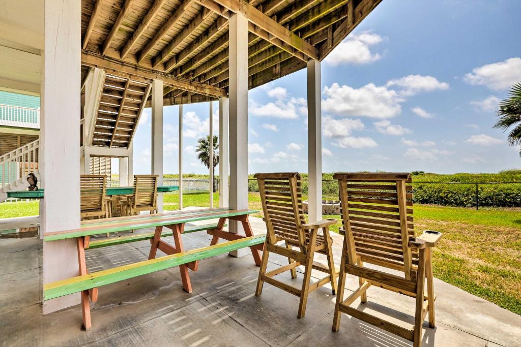 Beachfront Crystal Beach Home with Deck and Patio - image 6