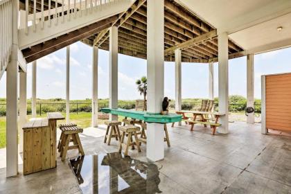 Beachfront Crystal Beach Home with Deck and Patio - image 9