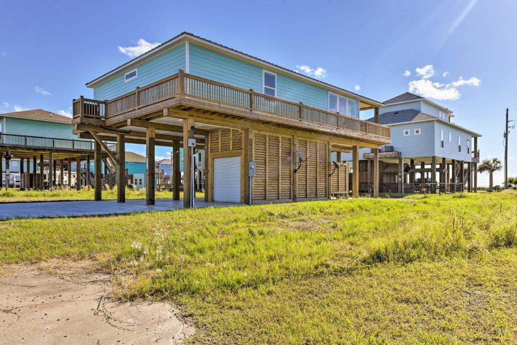 Luxe Crystal Beach Home - 100 Steps to Beach! - image 2