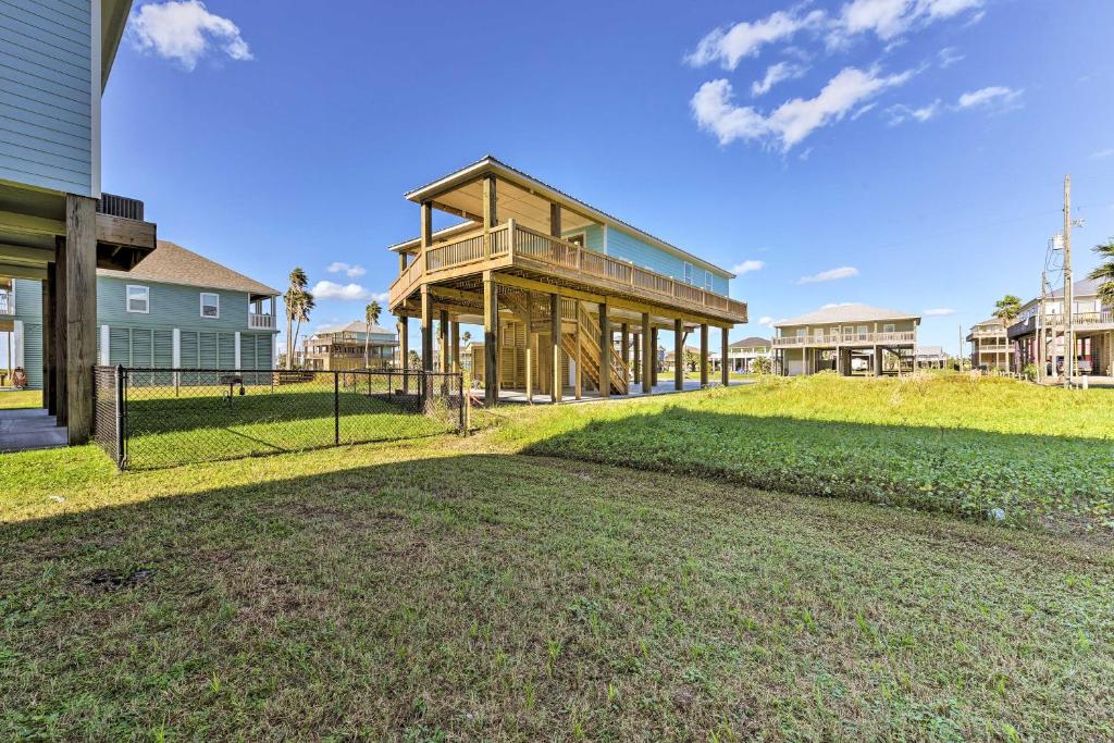 Luxe Crystal Beach Home - 100 Steps to Beach! - image 6