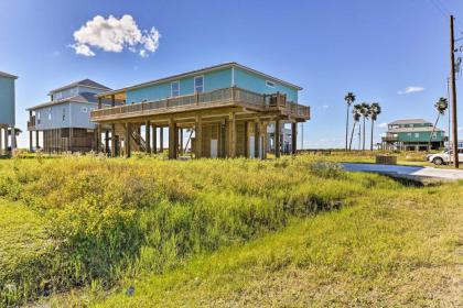 Luxe Crystal Beach Home - 100 Steps to Beach! - image 8