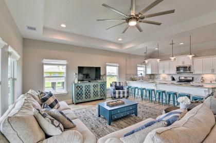 Crystal Beach Home with Deck Patio and Ocean Views