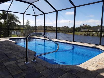 Stunning BRAND NEW 3 bed home fabulous pool overlooking river - image 3