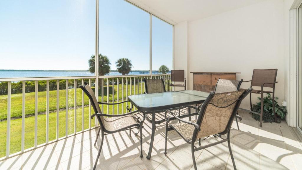 Rent this Luxury 5 Star Villa on Charlotte Harbor Charlotte County Villa 1012 - image 2