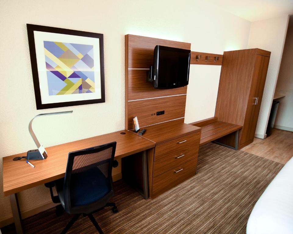 Holiday Inn Express Hotel & Suites Port Clinton-Catawba Island an IHG Hotel - image 5