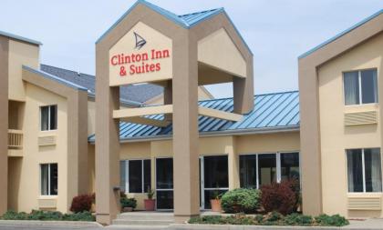 Clinton Inn & Suites - image 1