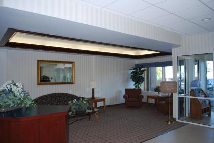 Clinton Inn & Suites - image 5