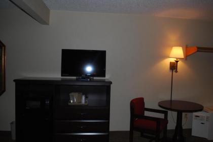 Clinton Inn & Suites - image 6