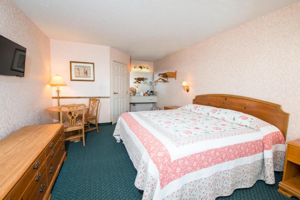 OurGuest Inn & Suites Downtown Port Clinton - image 4