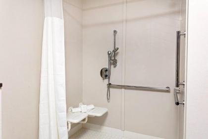 Fairfield Inn & Suites Port Clinton Waterfront - image 9