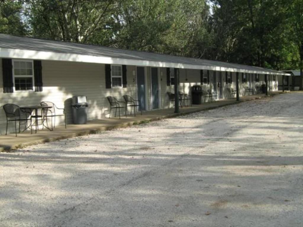 White Caps Motel - image 2