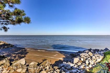 Lakeside Port Clinton Condo with Pool Access and View! - image 11