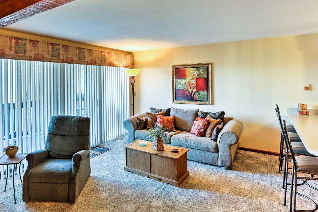 Lakeside Port Clinton Condo with Pool Access and View! - image 3