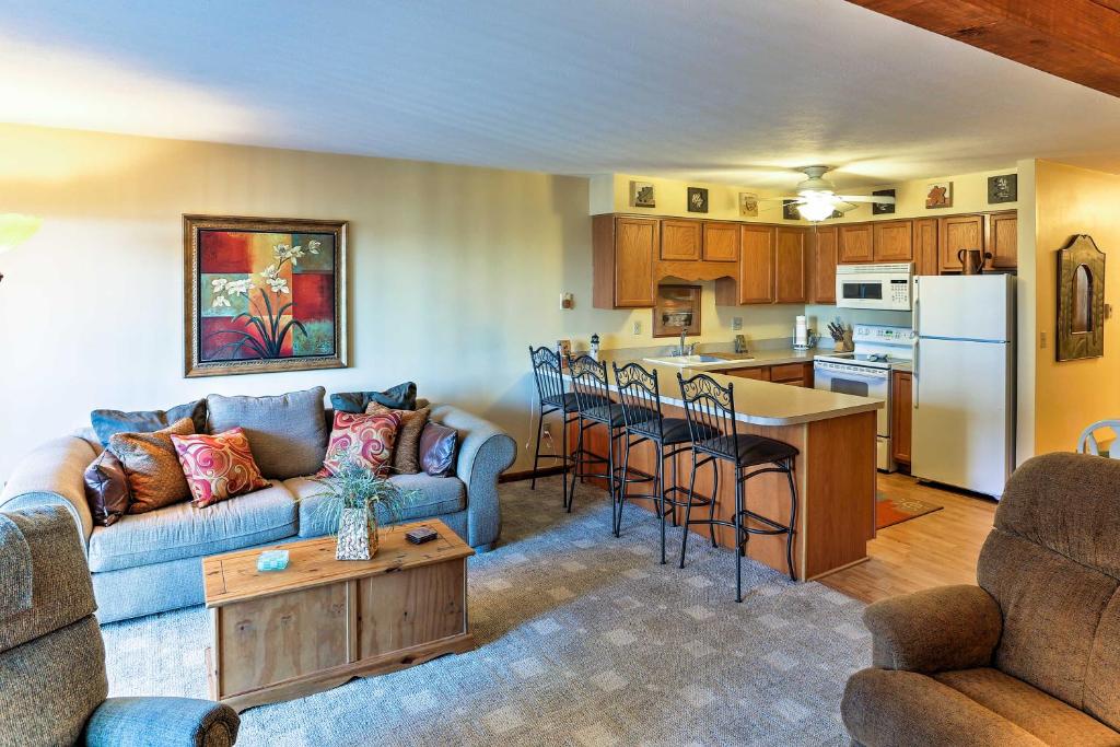 Lakeside Port Clinton Condo with Pool Access and View! - image 7