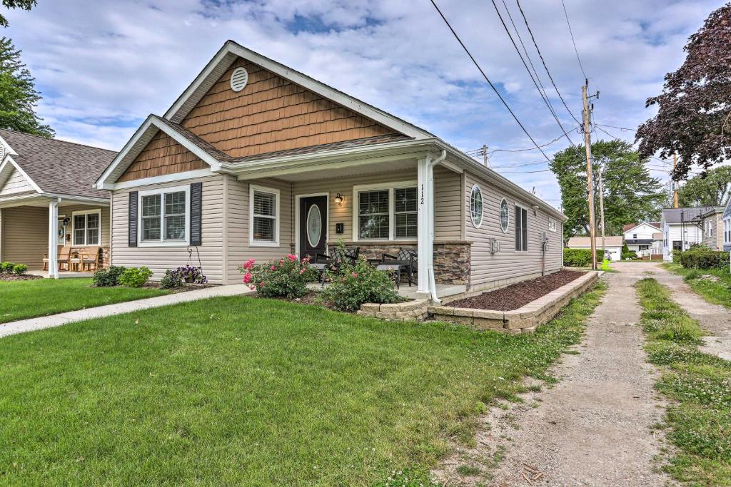 Waterfront Port Clinton Home with Porch and Views - main image