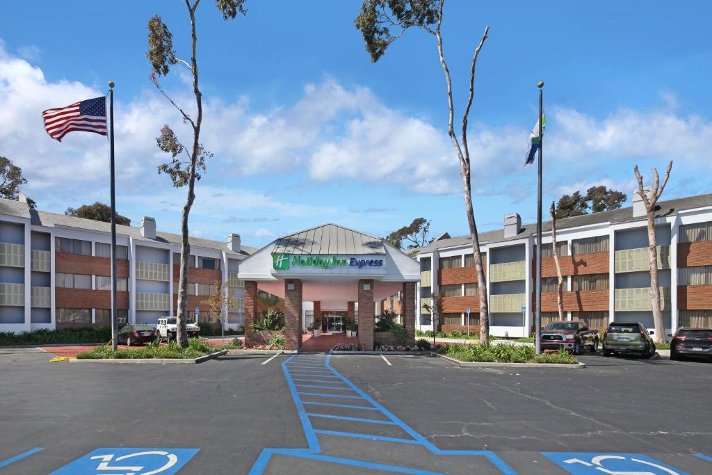 Holiday Inn Express Port Hueneme an IHG Hotel - main image