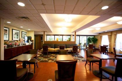 Hampton Inn Port Huron - image 7