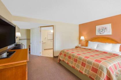 Days Inn by Wyndham Port Huron - image 13