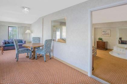 Days Inn by Wyndham Port Huron - image 14