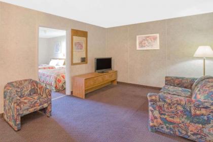 Days Inn by Wyndham Port Huron - image 15