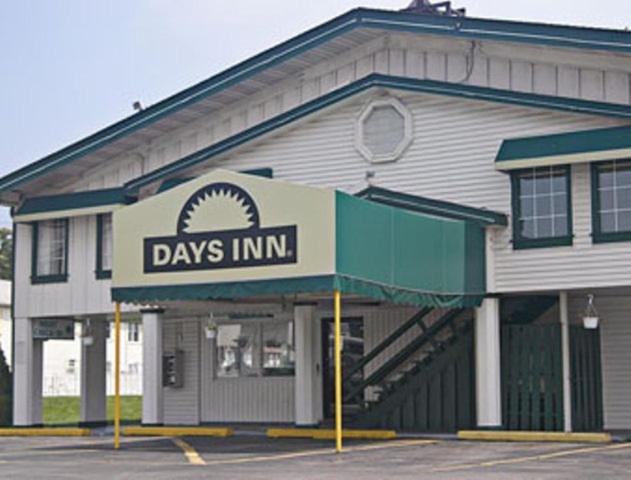 Days Inn by Wyndham Port Huron - image 2