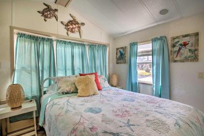 Waterfront Port Isabel Cottage with Deck! - image 15