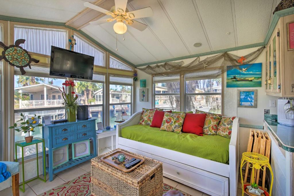 Waterfront Port Isabel Cottage with Deck! - image 4