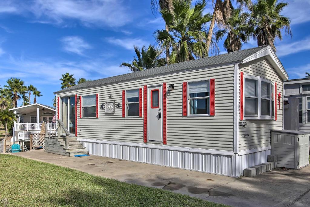 Waterfront Port Isabel Cottage with Deck! - image 6