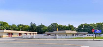 Americas Best Value Inn - Port Jefferson Station - Long Island - image 3